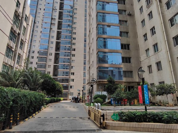 昆明官渡吳井路和平新村8號(hào)小區(qū)和平村環(huán)城南路協(xié)美醫(yī)院對面.